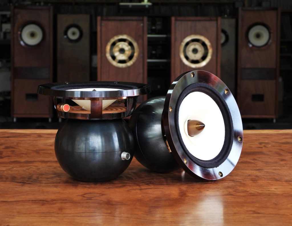 Tin buồn của giới audio - Giám đốc thương hiệu loa Feastrex - Yukihiro Akiyama đã ra đi sau thời gian chống bạo bệnh