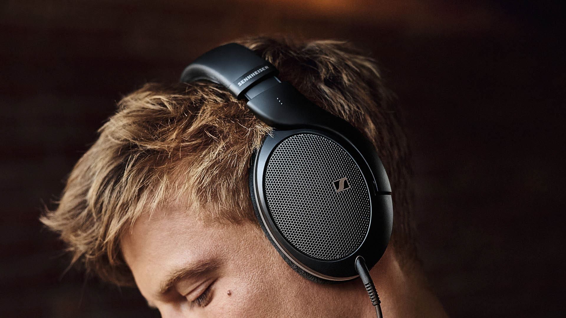 Sennheiser giới thiệu tai nghe HD550 – Thiết kế thoải mái đặc trưng của Senn và một củ loa hoàn toàn mới Sennheiser giới thiệu tai nghe HD550 – Thiết kế thoải mái đặc trưng của Senn và một củ loa hoàn toàn mới