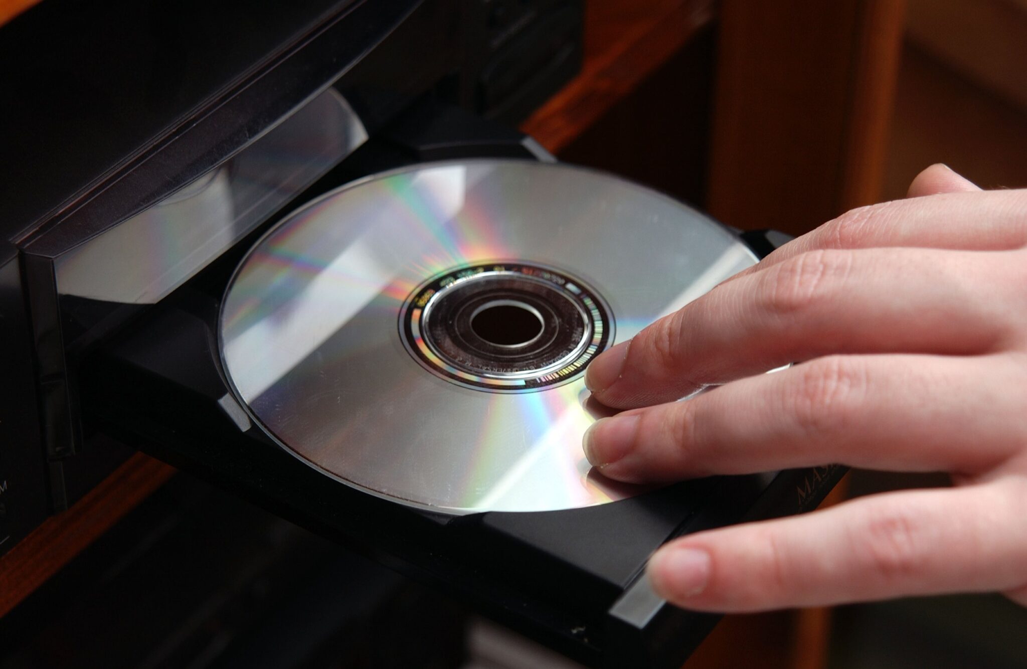 CD Player Media LAB.jpg V&igrave; sao CD vẫn l&agrave; &ldquo;chuẩn mực v&agrave;ng&rdquo; của Audiophile, bất chấp độ phổ biến của nhạc số | Music