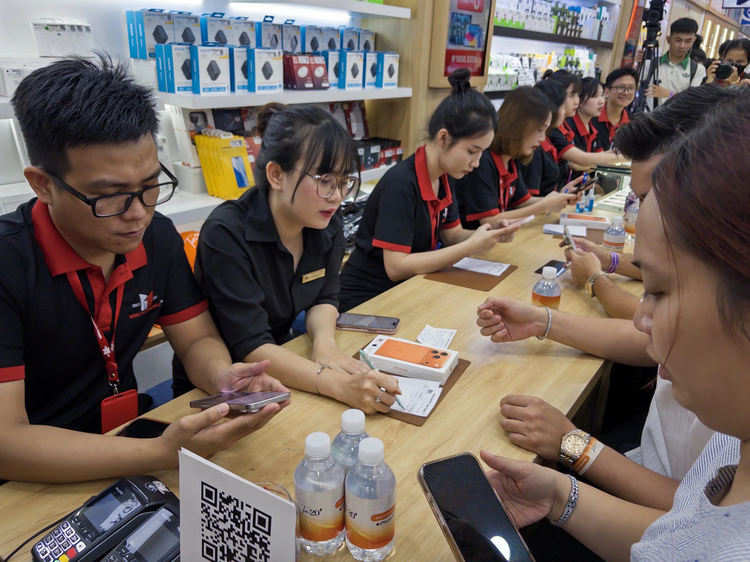 Minh Tuấn Mobile chính thức mở bán iPhone 17 đồng nhịp thế giới Minh Tuấn Mobile chính thức mở bán iPhone 17 đồng nhịp thế giới