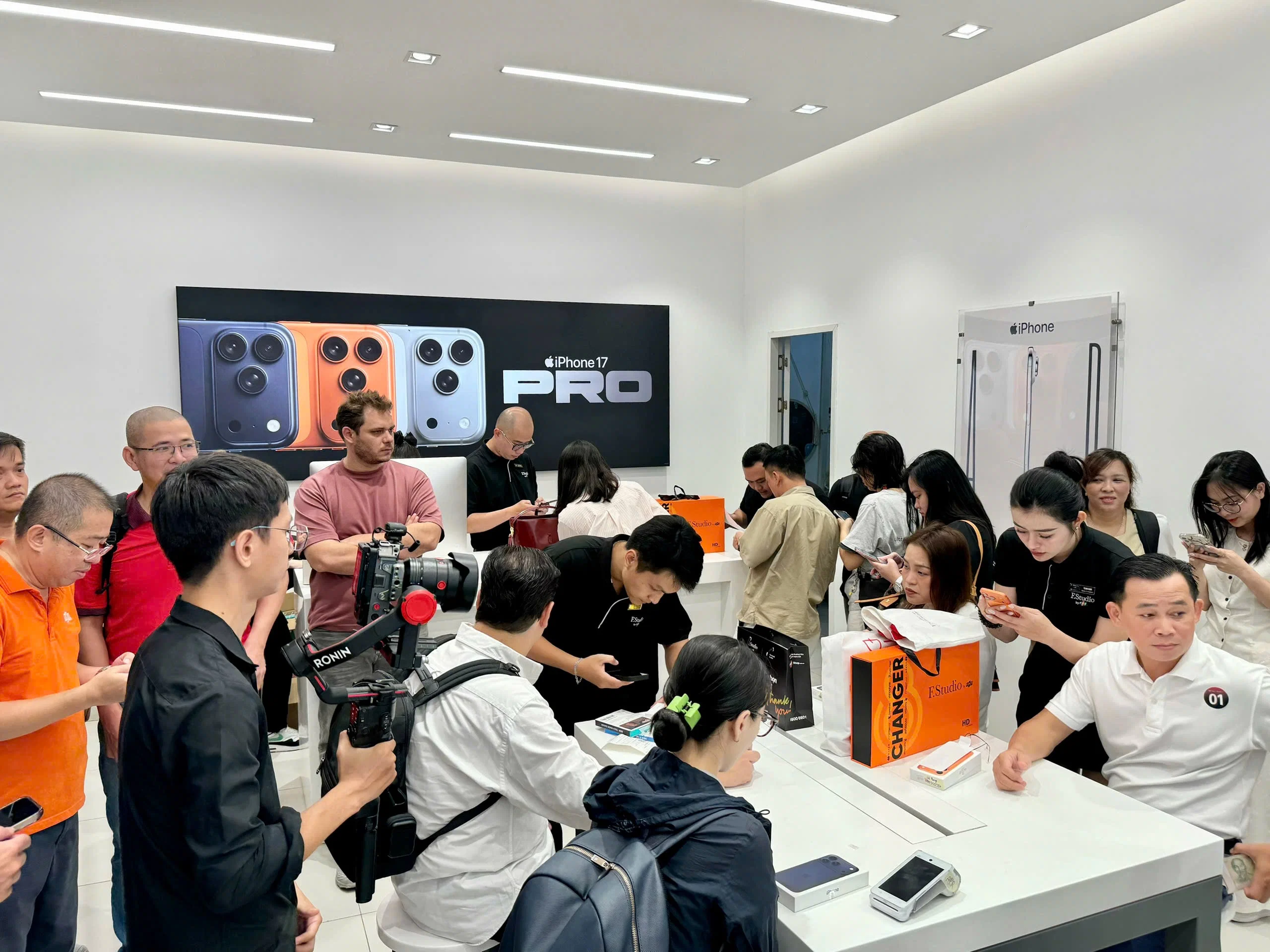 iPhone 17 và iPhone Air mở bán tại FPT Shop: Ưu đãi khủng đến 8 triệu đồng iPhone 17 và iPhone Air mở bán tại FPT Shop: Ưu đãi khủng đến 8 triệu đồng