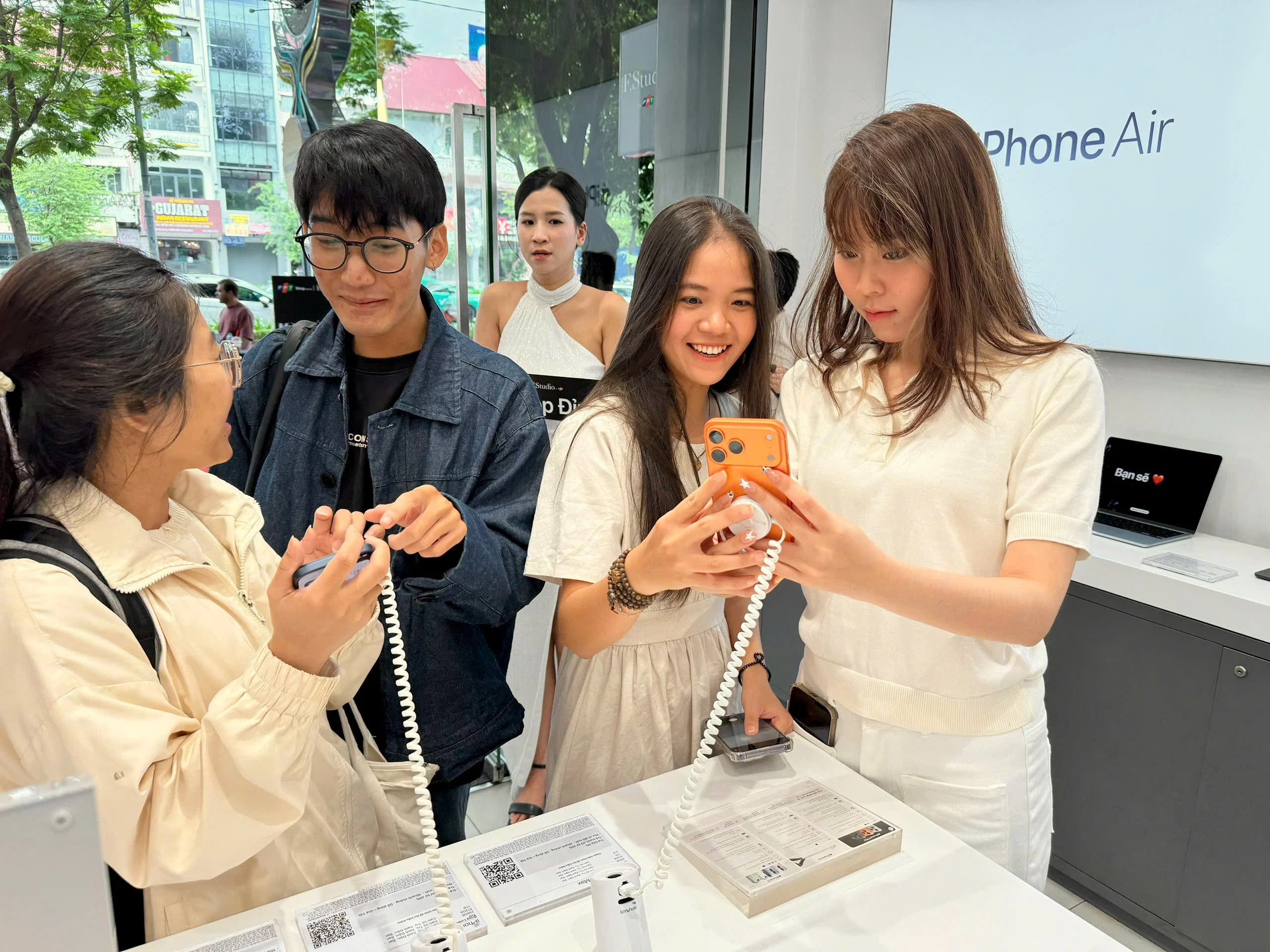 iPhone 17 và iPhone Air mở bán tại FPT Shop: Ưu đãi khủng đến 8 triệu đồng iPhone 17 và iPhone Air mở bán tại FPT Shop: Ưu đãi khủng đến 8 triệu đồng