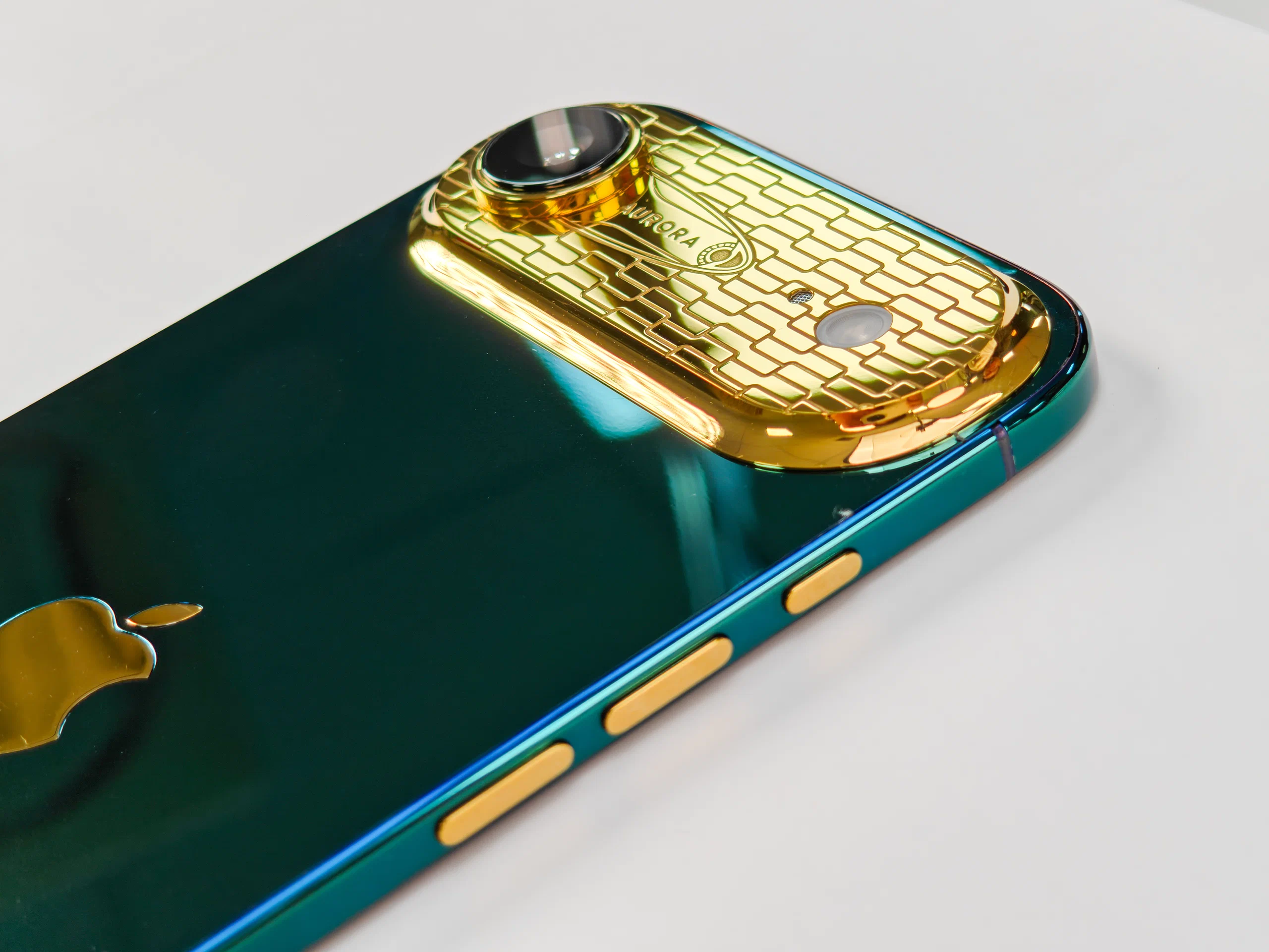 iPhone Air Aurora Emerald: 94 giờ chế tác thủ công tạo nên tuyệt phẩm độc bản thế giới