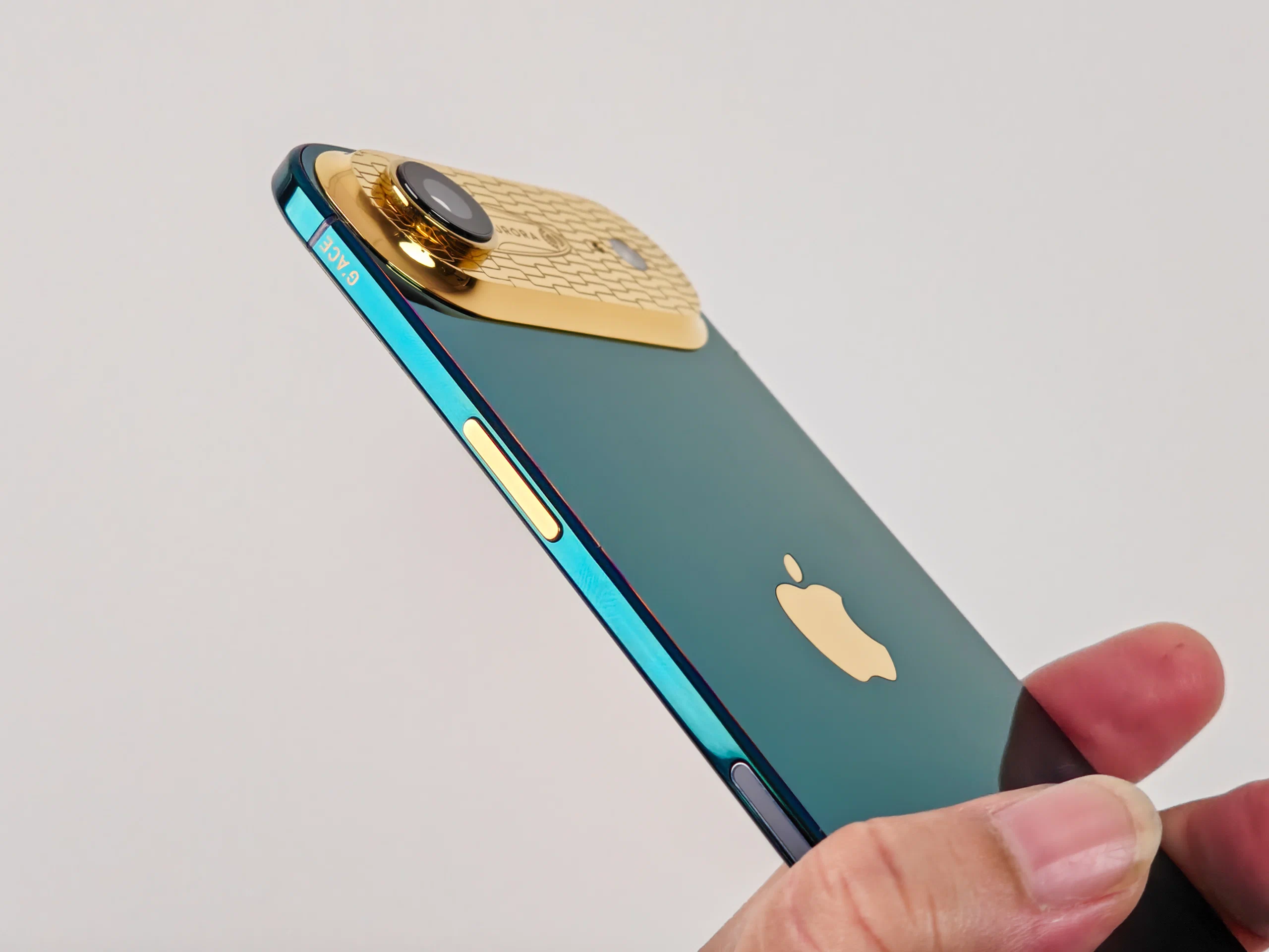 iPhone Air Aurora Emerald: 94 giờ chế tác thủ công tạo nên tuyệt phẩm độc bản thế giới