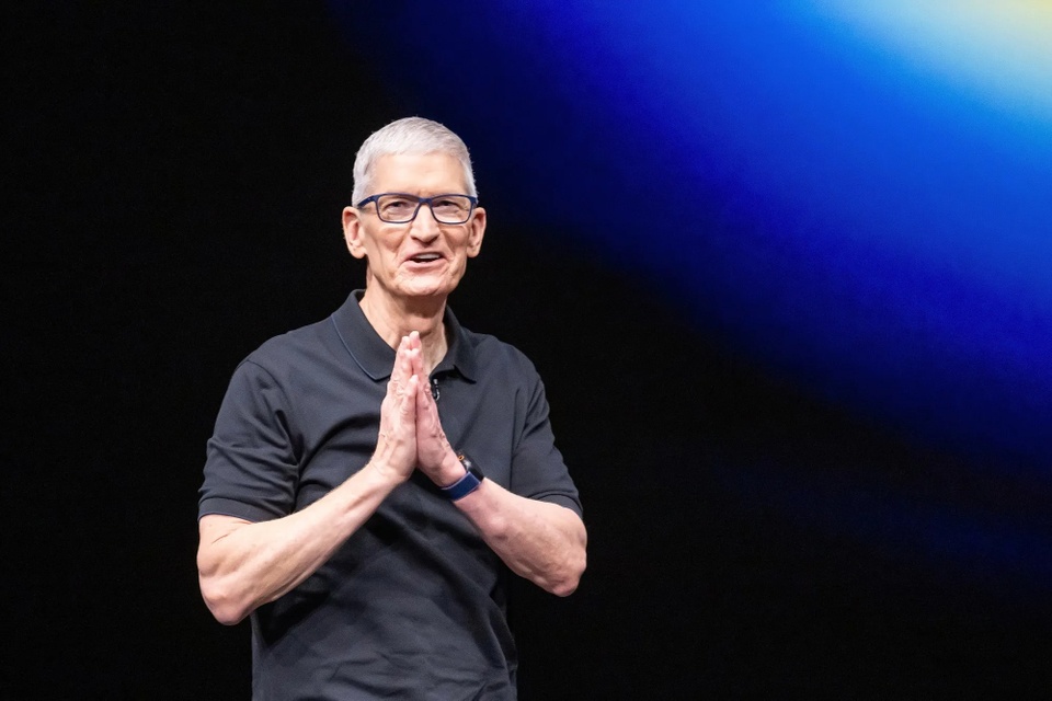 Apple dau tu Intel,  Lip-Bu Tan Intel,  CEO Apple Tim Cook,  Intel doanh thu,  Intel khung hoang anh 1