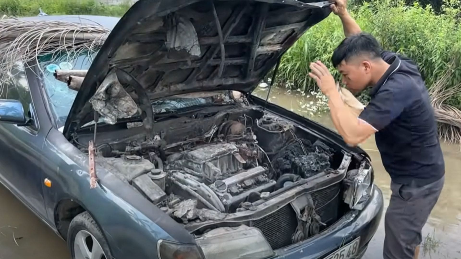 Biến chiếc Nissan cũ hỏng thành Lamborghini Revuelto, các thợ xe Việt Nam được thế giới ngả mũ khâm phục Biến chiếc Nissan cũ hỏng thành Lamborghini Revuelto, các thợ xe Việt Nam được thế giới ngả mũ khâm phục