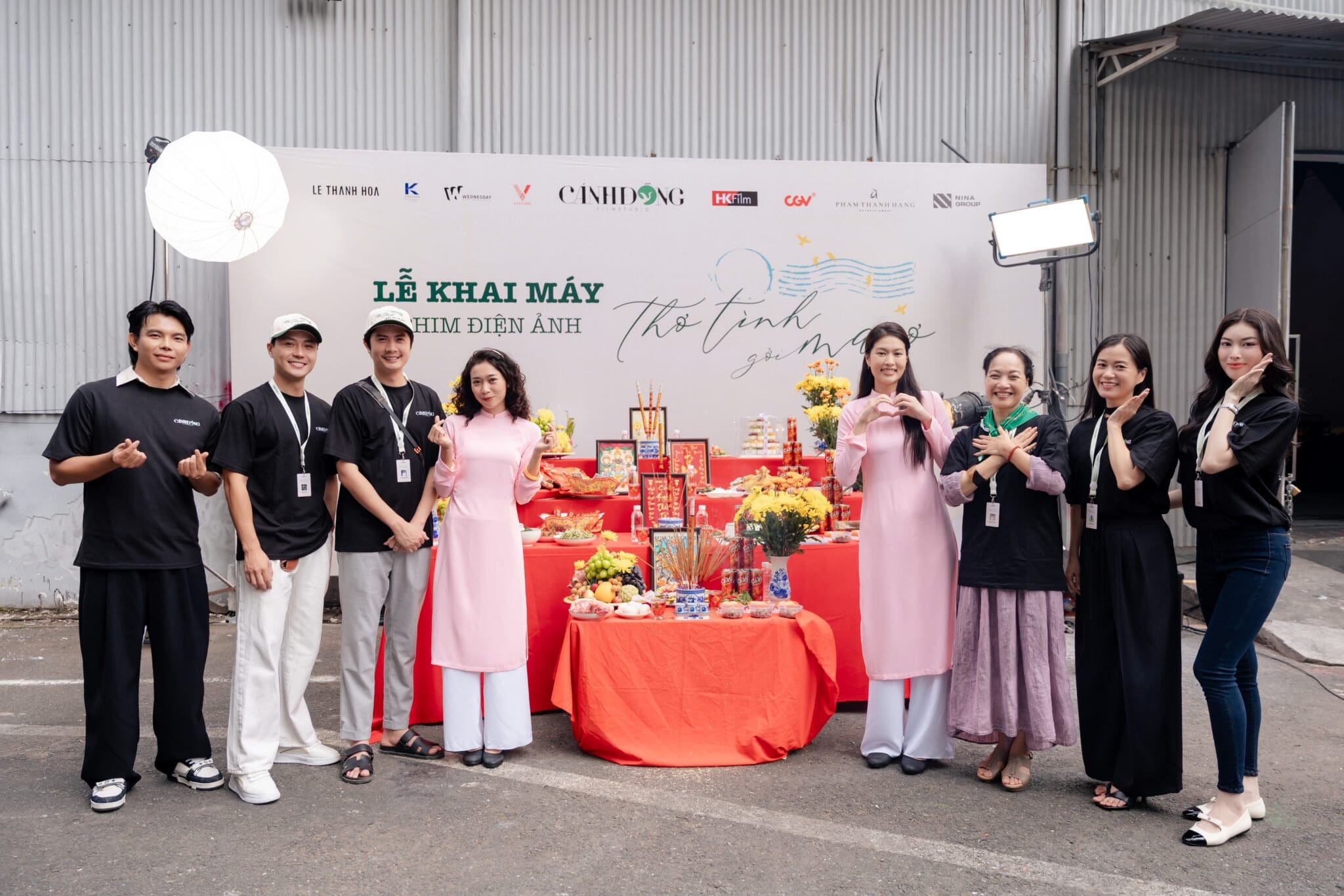Chính thức khai máy ‘Thơ tình gởi ma sơ’ cùng dàn diễn viên chất lượng Chính thức khai máy 'Thơ tình gởi ma sơ' cùng dàn diễn viên chất lượng