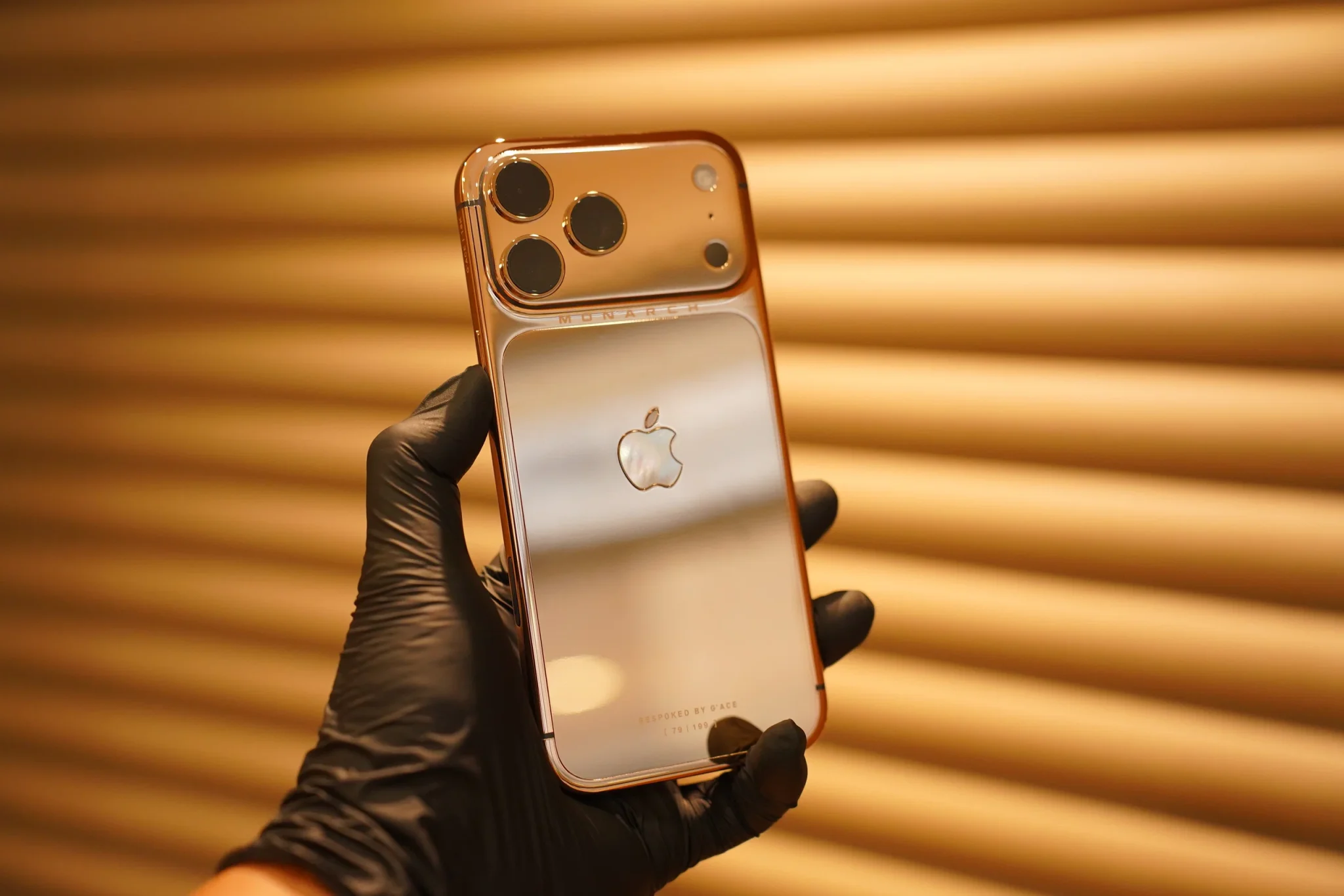 Hành trình 33 giờ chế tác iPhone 17 Pro Max MONARCH của Thắng Eric Hành trình 33 giờ chế tác iPhone 17 Pro Max MONARCH của Thắng Eric
