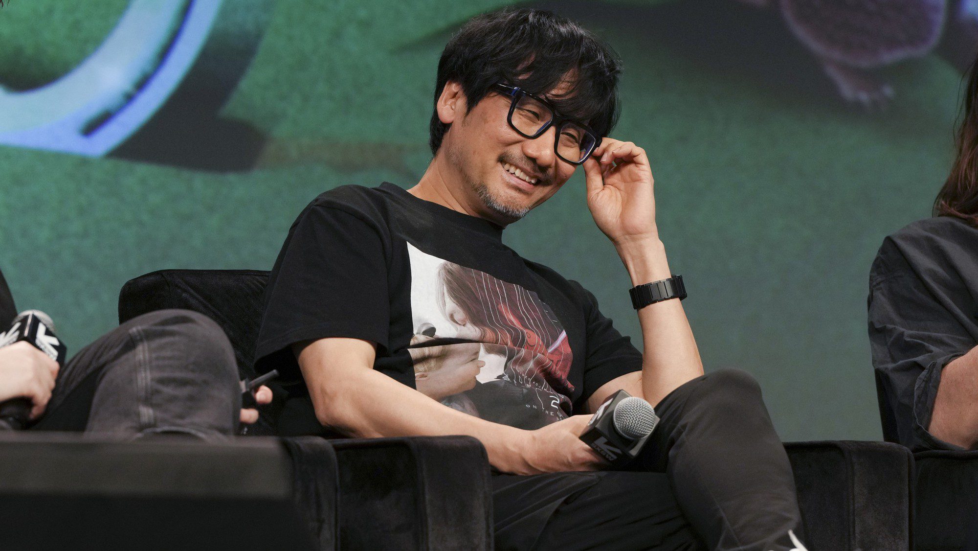 Hideo Kojima muốn bắt cả ma về để làm game cho chân thực, nhưng cũng sợ bị ám nên đã rủ Microsoft đi cúng bái Hideo Kojima muốn bắt cả ma về để làm game cho chân thực, nhưng cũng sợ bị ám nên đã rủ Microsoft đi cúng bái