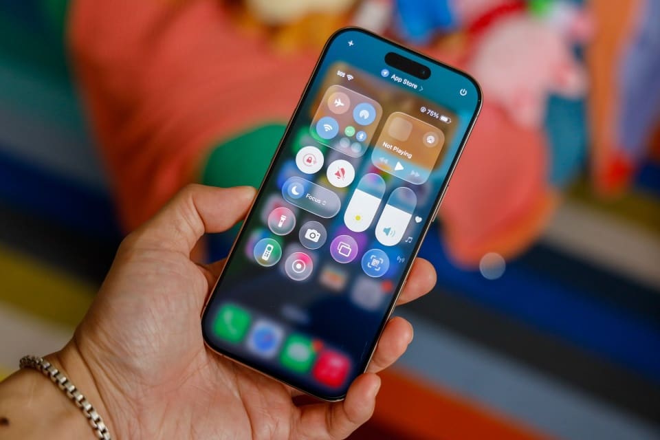 Lý do iPhone gần đây tạo cảm giác khó chịu, chóng mặt Lý do iPhone gần đây tạo cảm giác khó chịu, chóng mặt