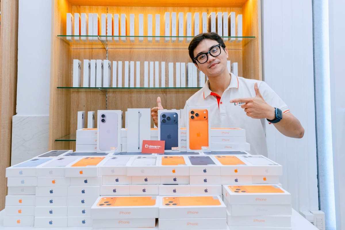Nghệ sĩ và iFan có mặt tại Di Động Việt trong ngày đầu mở bán iPhone 17, iPhone Air Nghệ sĩ và iFan có mặt tại Di Động Việt trong ngày đầu mở bán iPhone 17, iPhone Air