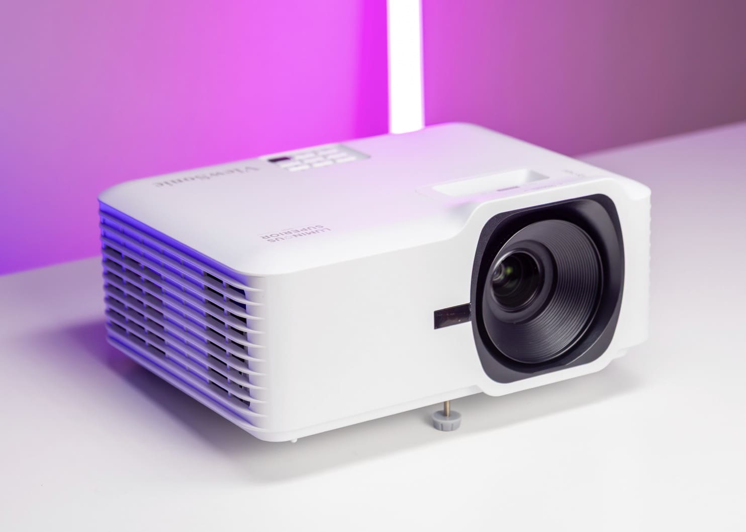 ViewSonic ra mắt dòng máy chiếu laser LSD400 Series độ sáng cao
