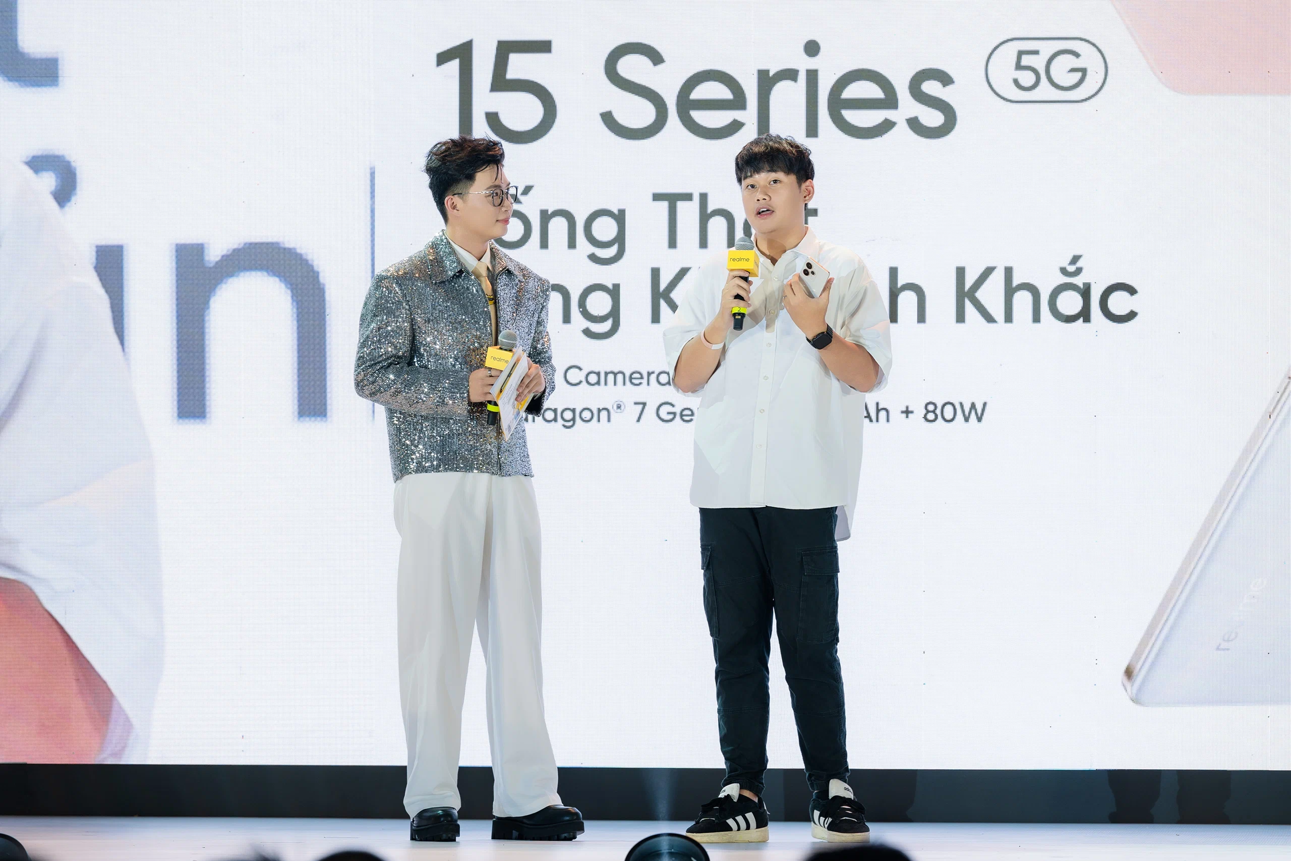 realme 15 Series ra mắt: “Bậc Thầy AI Tiệc Đêm” đưa công nghệ hình ảnh trên smartphone lên tầm cao mới realme 15 Series ra mắt: “Bậc Thầy AI Tiệc Đêm” đưa công nghệ hình ảnh trên smartphone lên tầm cao mới