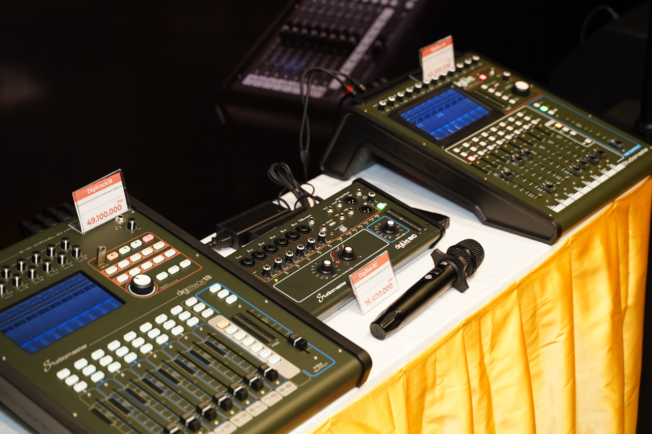 p.h.e show 2025 (18 of 21).jpg