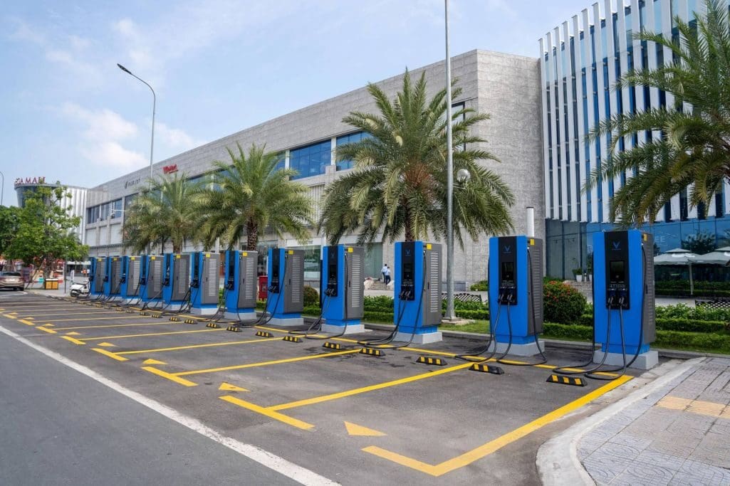 EV, hybrid thường hay PHEV? Bài toán hạ tầng sạc mới quyết định đâu là xe tốt nhất