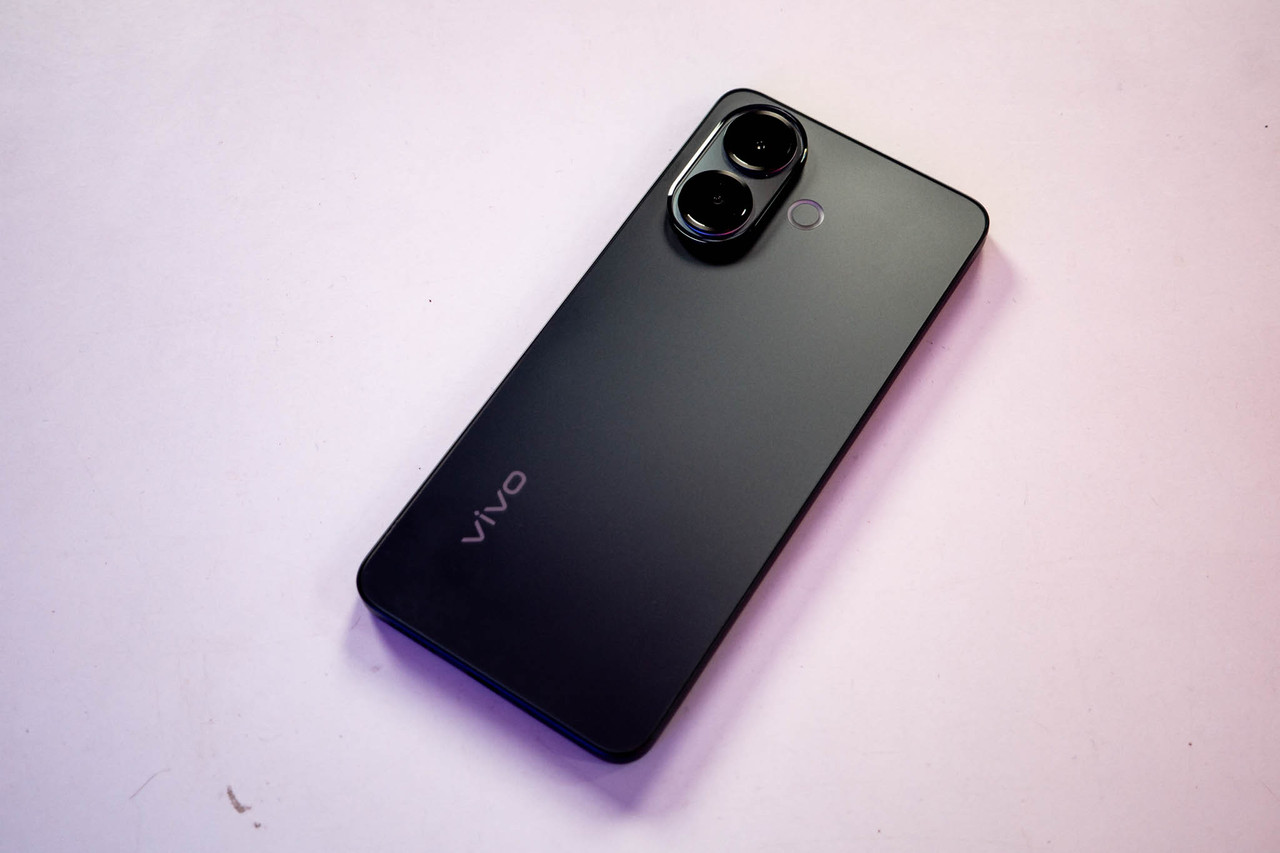 vivo-V60-Lite-5G-(2-of-9).jpg