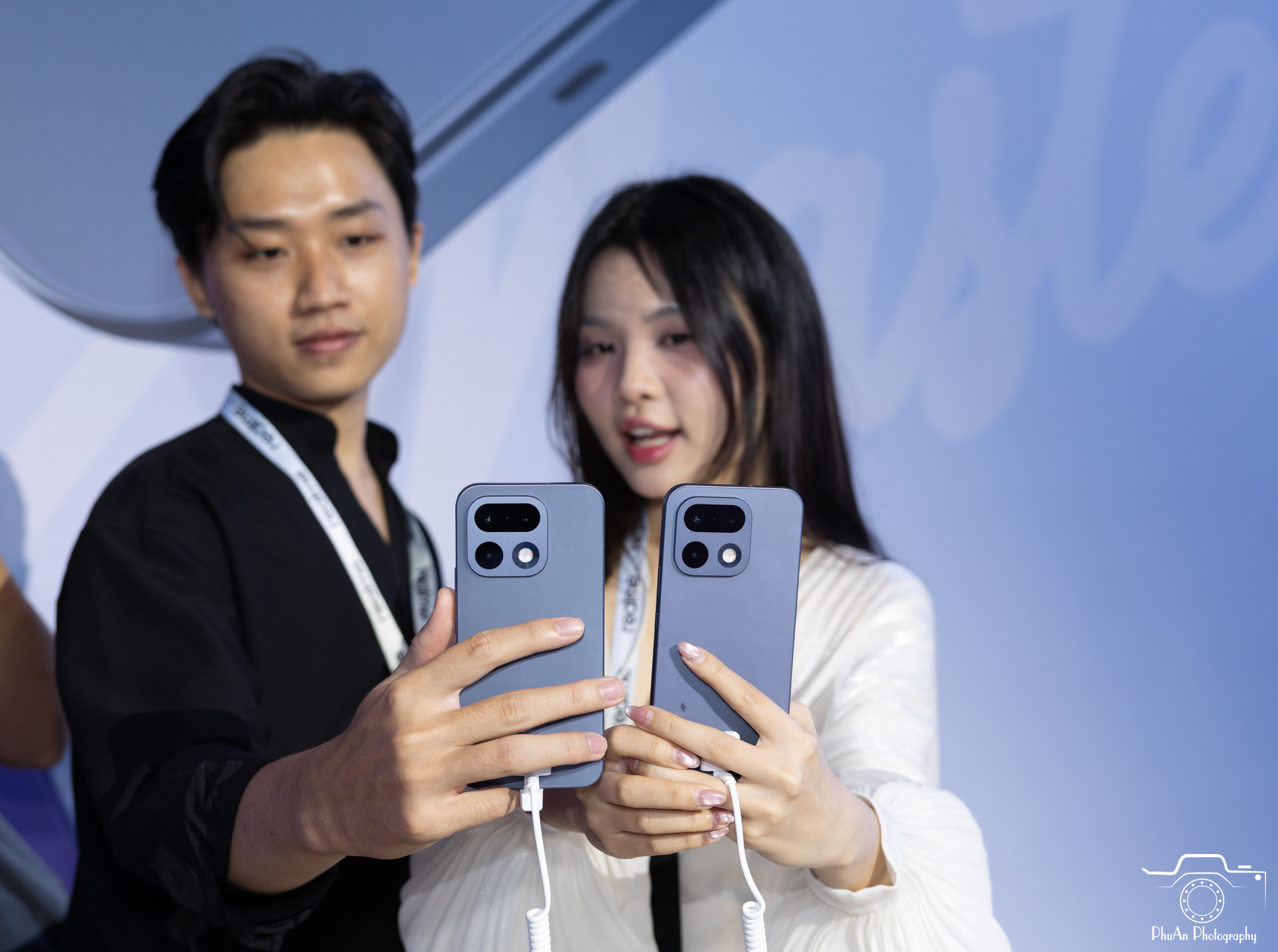 realme 16 Pro và realme 16 5G: “Kẻ phá vỡ khuôn mẫu” nhiếp ảnh chân dung di động độc đáo cùng Camera đa tiêu cự 200MP LumaColor, thiết kế Gương Selfie realme 16 Pro và realme 16 5G: “Kẻ phá vỡ khuôn mẫu” nhiếp ảnh chân dung di động độc đáo cùng Camera đa tiêu cự 200MP LumaColor, thiết kế Gương Selfie