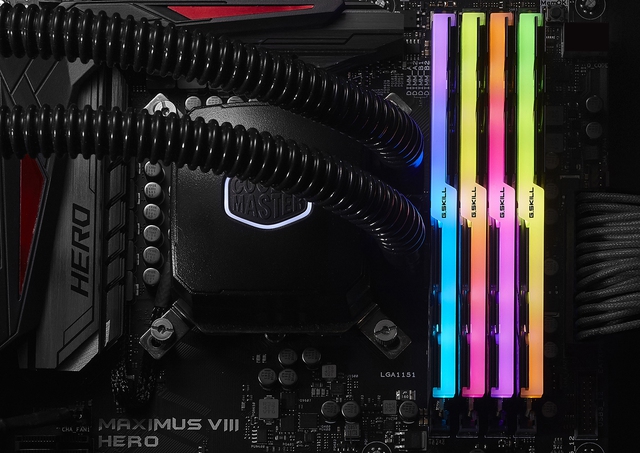 Giá RAM tăng phi mã, các nhà sản xuất chip nhớ ưu tiên cho các hãng PC lớn - Ảnh 1.