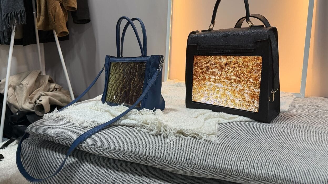 Túi xách gắn màn hình OLED giá đến 9000 USD: Thực tiễn ít, phô trương nhiều, đồ sang chảnh nhưng lại đem gọi vốn
