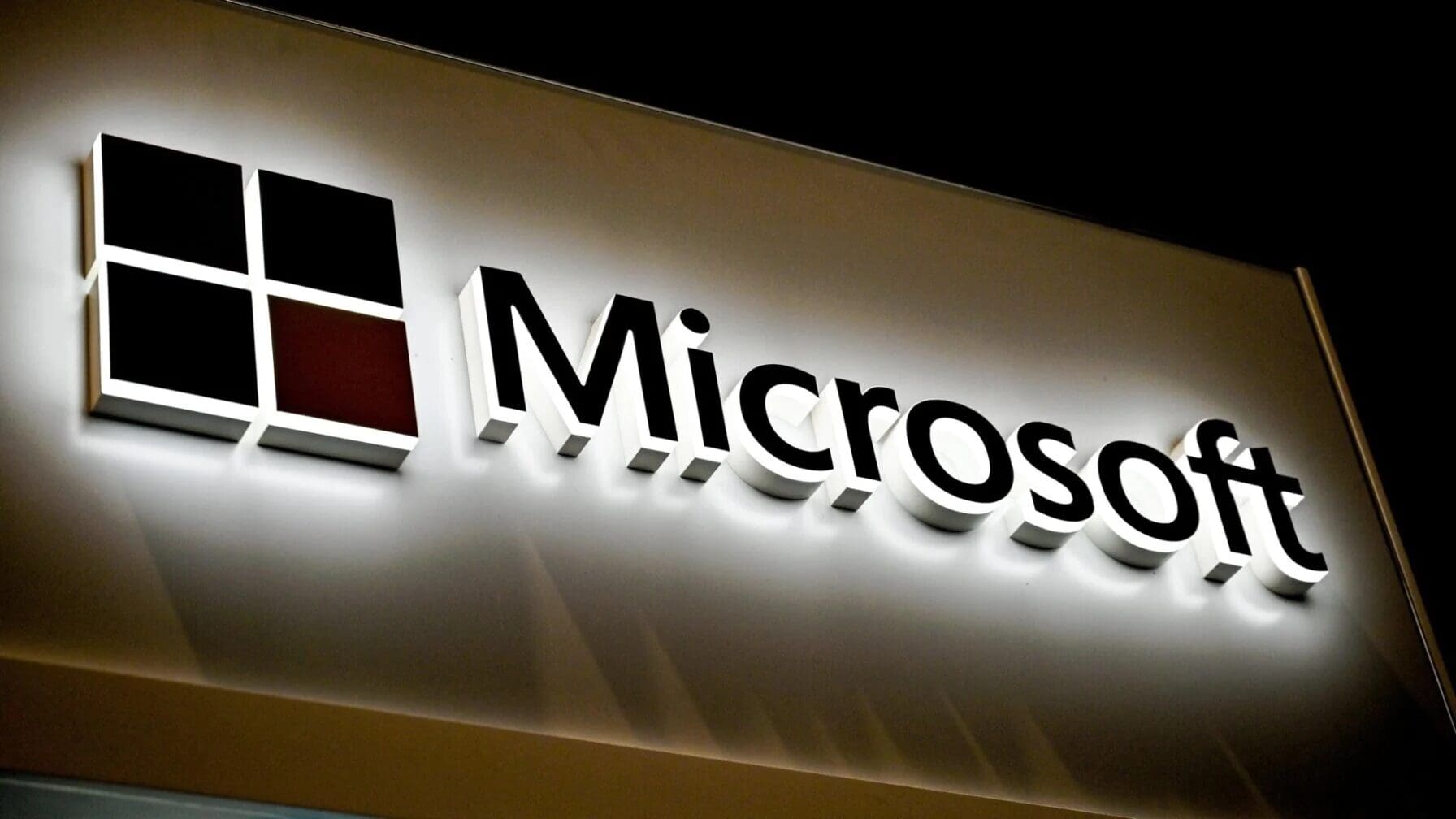 Không như Apple: Microsoft bàn giao khóa mã hóa BitLocker cho FBI, giới an ninh mạng dấy lên lo ngại Không như Apple: Microsoft bàn giao khóa mã hóa BitLocker cho FBI, giới an ninh mạng dấy lên lo ngại