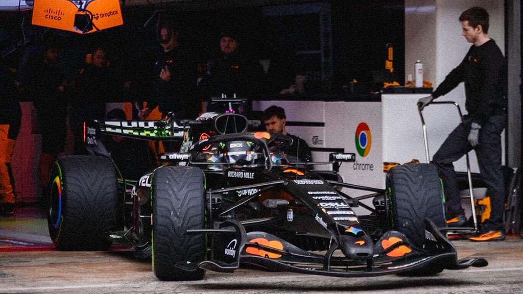 mclaren_mcl40_003.jpg (173 KB)