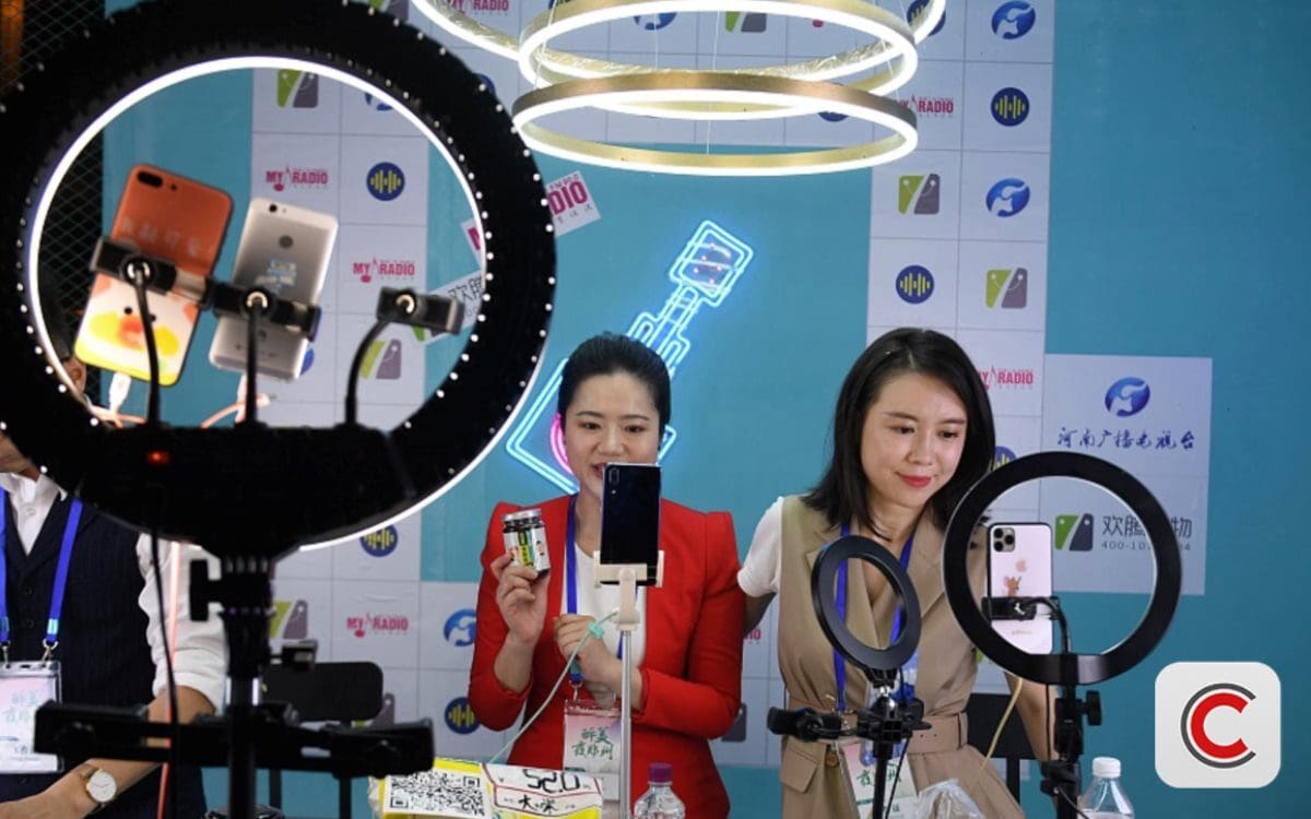'Cú lừa' livestream: KOL 14 triệu followers chỉ bán được 4 đơn hàng vì người xem toàn ... robot