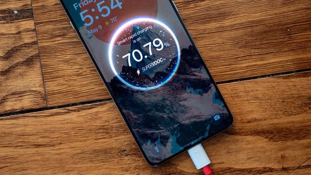 Chế độ máy bay có thực sự giúp sạc smartphone nhanh hơn?
