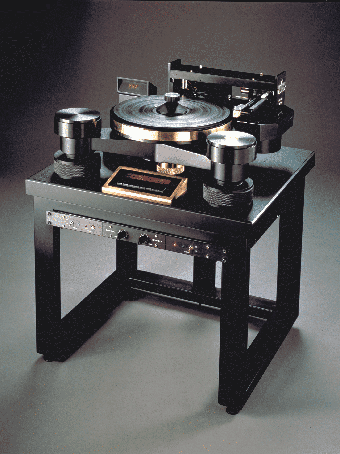 Goldmund_Reference_turntable-web.png