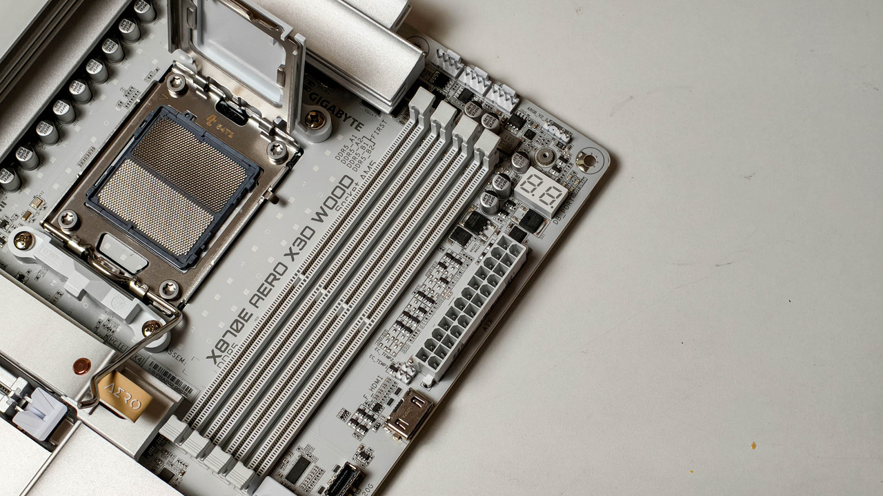 Gigabyte-X870E-AERO-X3D-WOOD-(10-of-17).jpg