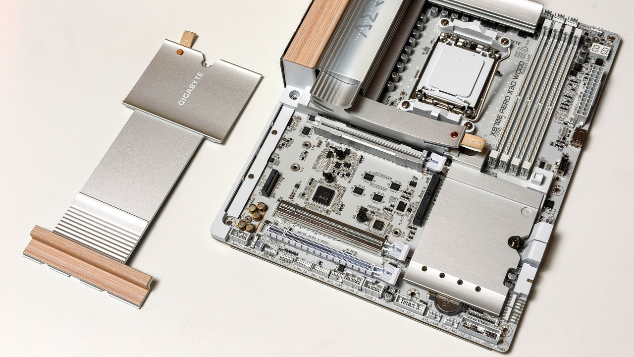 Gigabyte-X870E-AERO-X3D-WOOD-(14-of-17).jpg