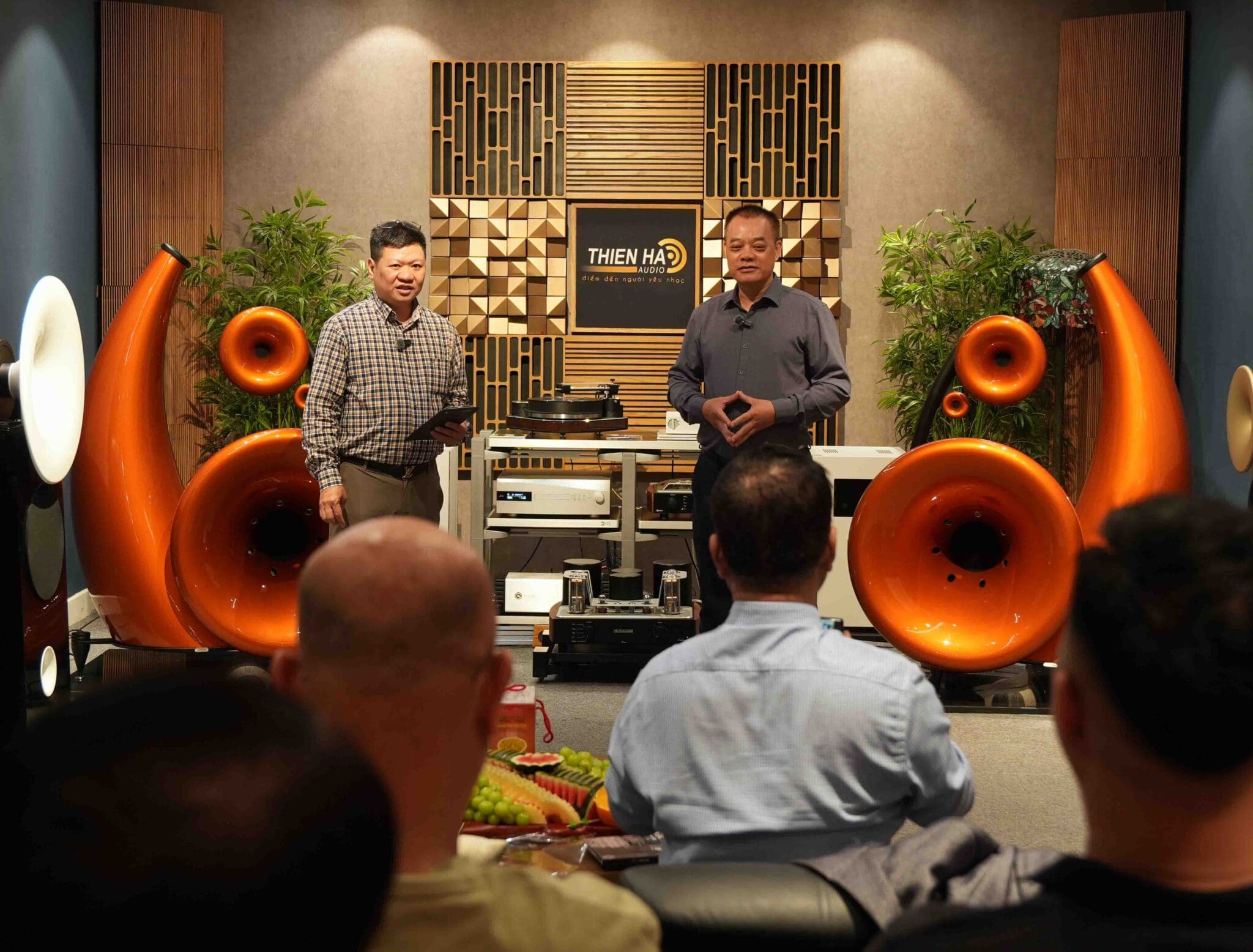 Sự kiện trải nghiệm loa kèn hORNS đầu bảng Uniwersum Reference tại Thiên Hà Audio Sự kiện trải nghiệm loa kèn hORNS đầu bảng Uniwersum Reference tại Thiên Hà Audio
