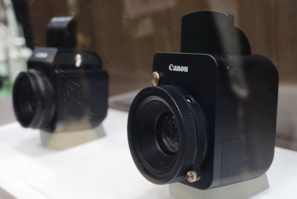Canon mang máy ảnh “giả film” 6 MP đến CP+ 2026, thiết kế cổ điển siêu lạ mắt nhưng có thể chỉ là chiêu marketing? Canon mang máy ảnh "giả film" 6 MP đến CP+ 2026, thiết kế cổ điển siêu lạ mắt nhưng có thể chỉ là chiêu marketing?