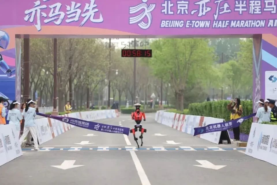 Robot Trung Quốc ‘tăng tốc’ quá nhanh Robot Trung Quốc 'tăng tốc' quá nhanh