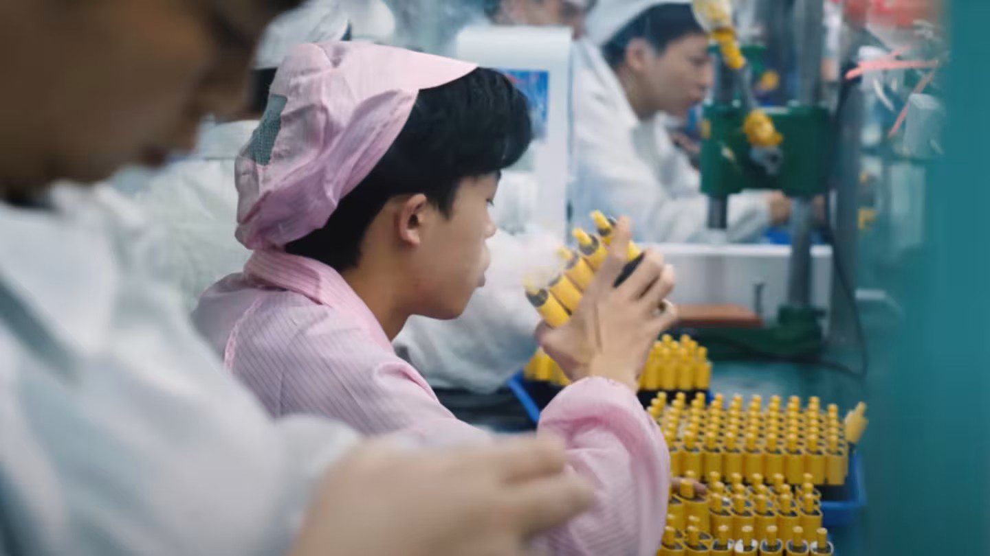 Công nhân gây sốc khi thử tới 10.000 chiếc vape mỗi ngày Công nhân gây sốc khi thử tới 10.000 chiếc vape mỗi ngày
