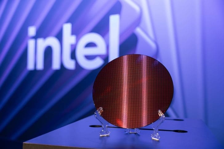 SK hynix bắt tay Intel phát triển công nghệ đóng gói chip mới cho AI SK hynix bắt tay Intel phát triển công nghệ đóng gói chip mới cho AI