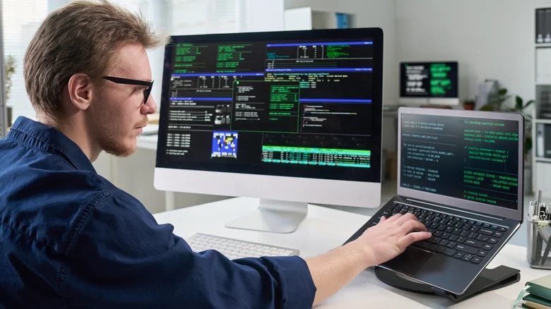 Vì sao laptop đắt hơn máy tính để bàn? Vì sao laptop đắt hơn máy tính để bàn?