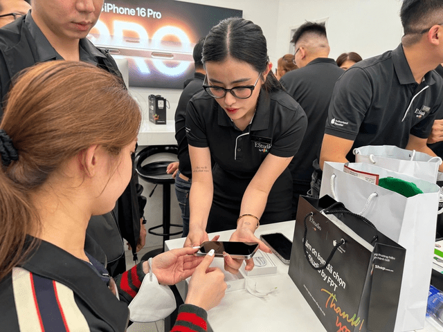 Lần đầu tiên sau nhiều năm, Apple chịu thua!