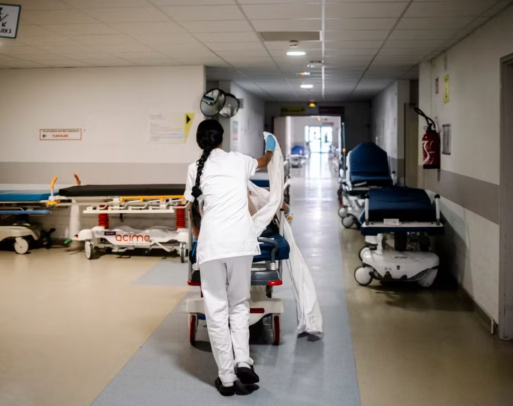 Chủ nhà xác tại Paris từ chối hàng trăm cuộc gọi mỗi ngày vì không còn chỗ: “Chúng ta đang thực sự thảm khốc” - Ảnh 3. Chủ nhà xác tại Paris từ chối hàng trăm cuộc gọi mỗi ngày vì không còn chỗ: “Chúng ta đang thực sự thảm khốc” - Ảnh 3.