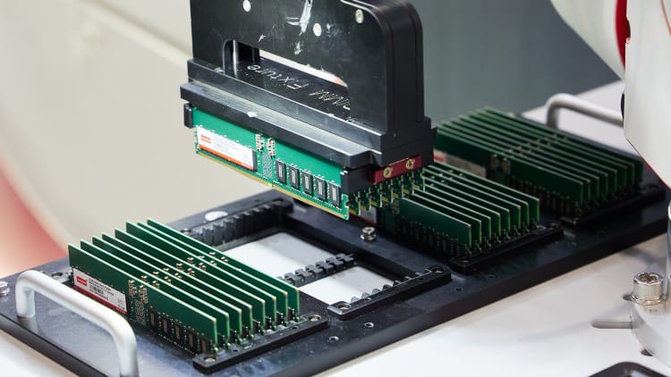 Ba nhà sản xuất RAM lớn nhất thế giới đã bán hết sạch hàng cho cả năm 2027 Ba nhà sản xuất RAM lớn nhất thế giới đã bán hết sạch hàng cho cả năm 2027