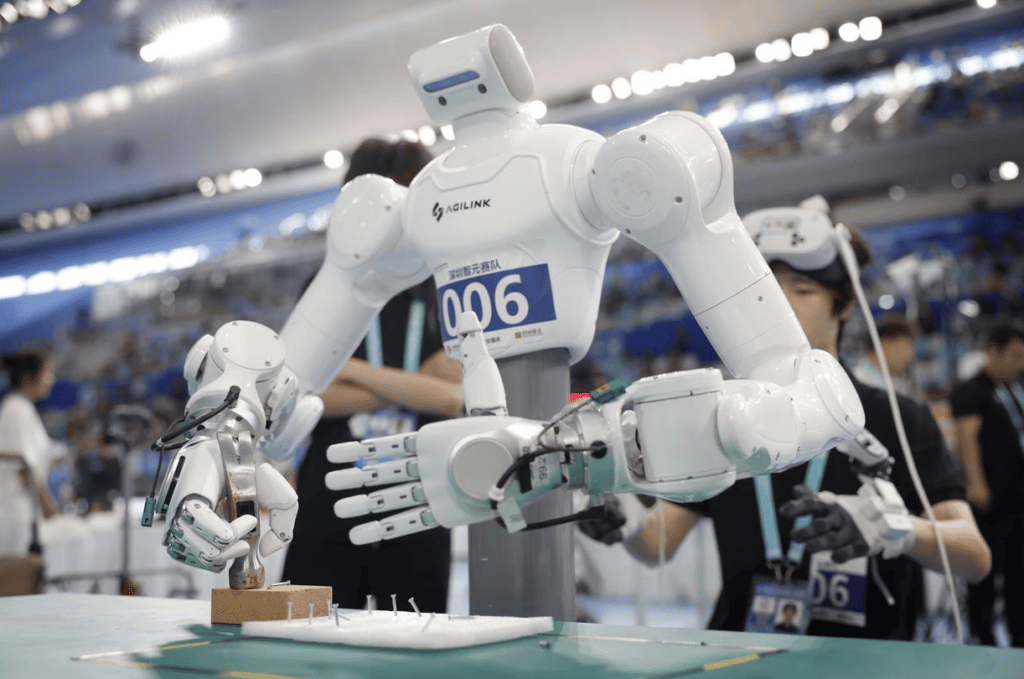 AGIBOT tỏa sáng với 46 huy chương tại thế vận hội người máy humanoid
