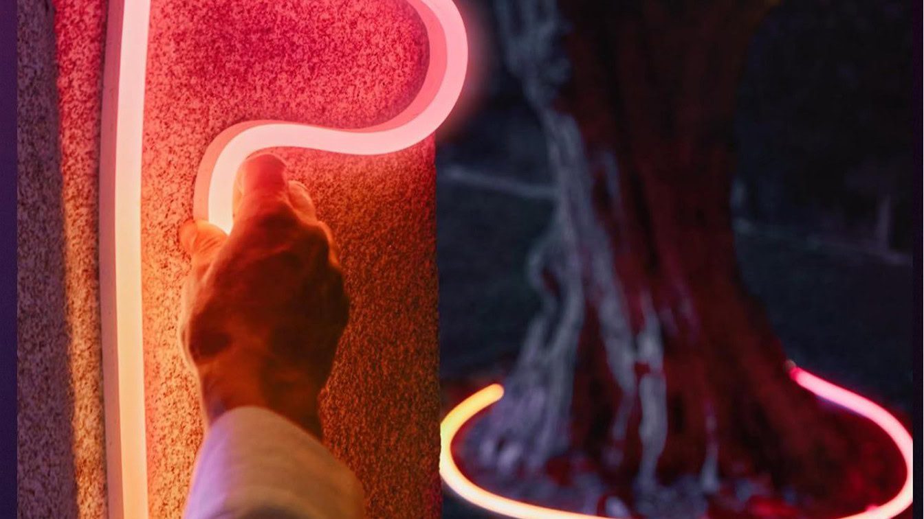 Giảm giá đặc biệt: dây đèn LED ngoài trời Philips Hue neon giảm 28% giá